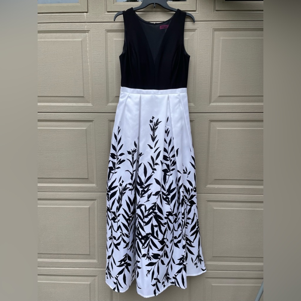 Morgan & Co. prom dress. Color: black and white. Size: 11